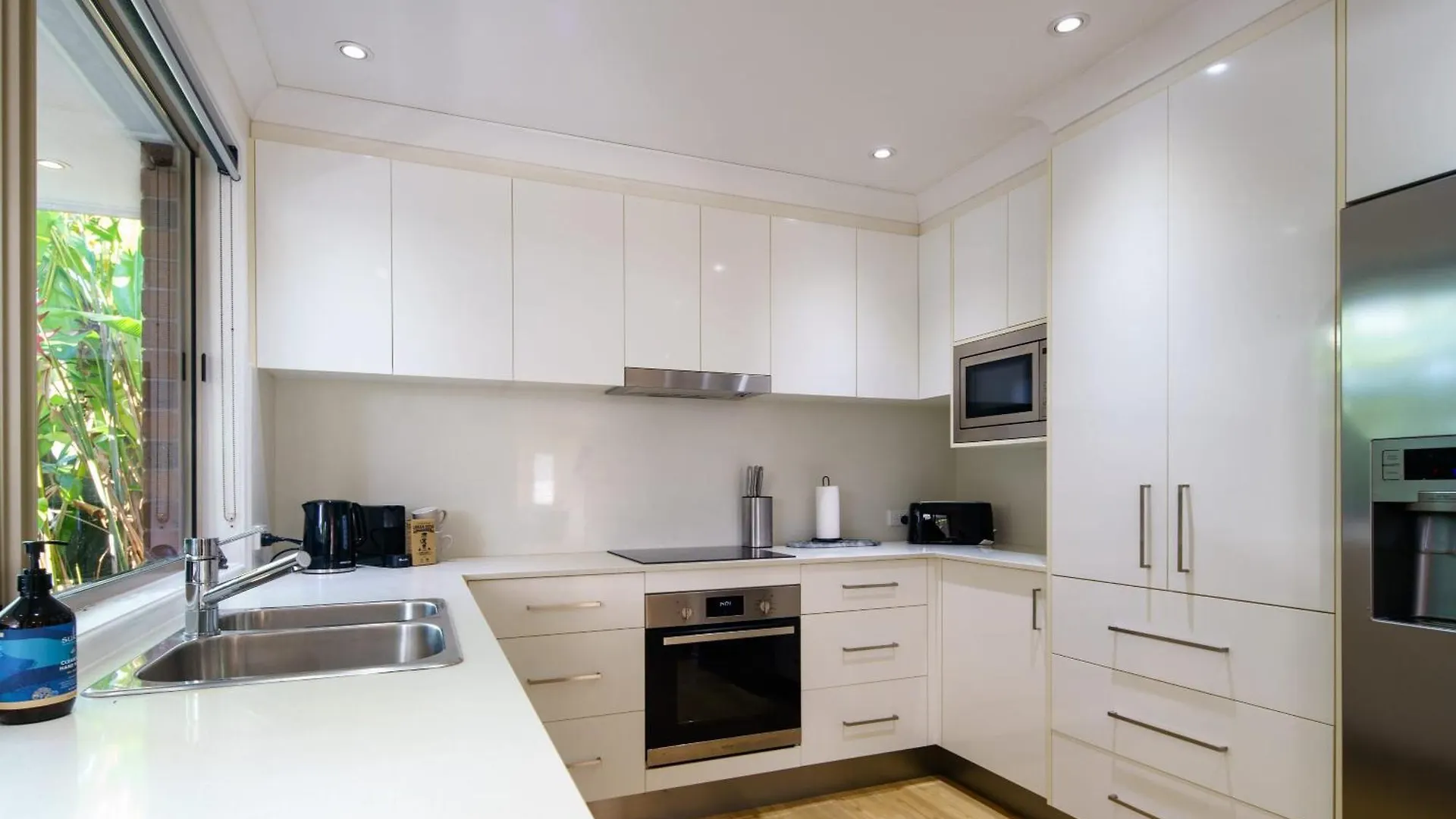 Sandy Dunes Retreat Pet-Friendly Wurtulla Home Kawana Waters