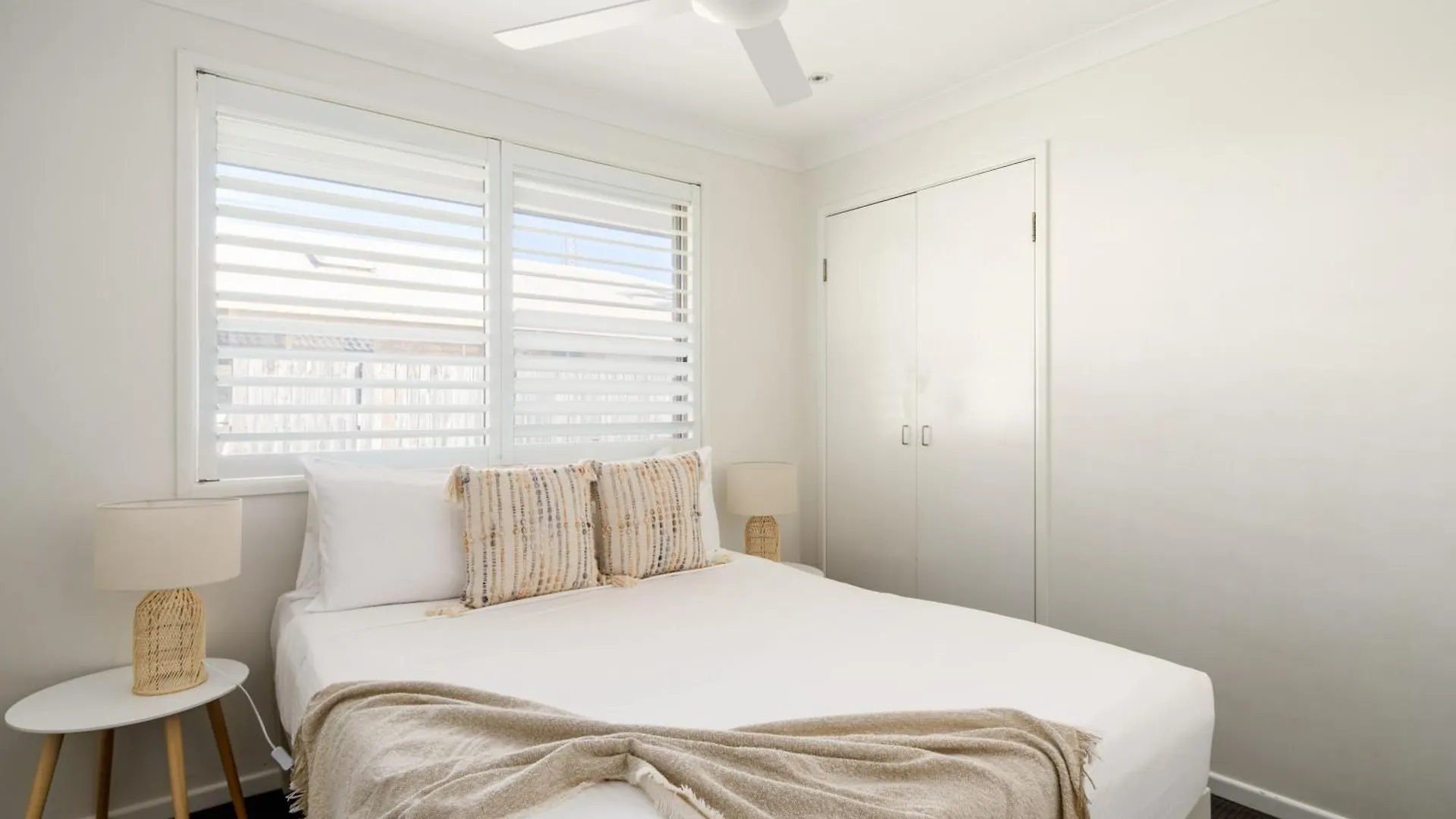 Sandy Dunes Retreat Pet-Friendly Wurtulla Home Kawana Waters