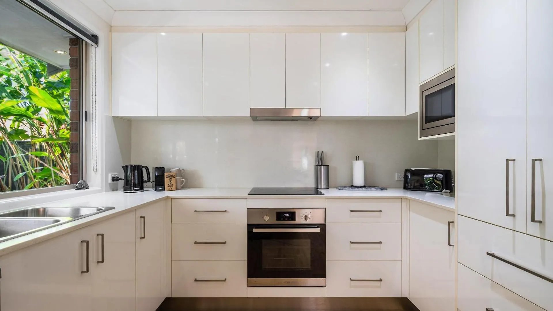 Sandy Dunes Retreat Pet-Friendly Wurtulla Home Kawana Waters